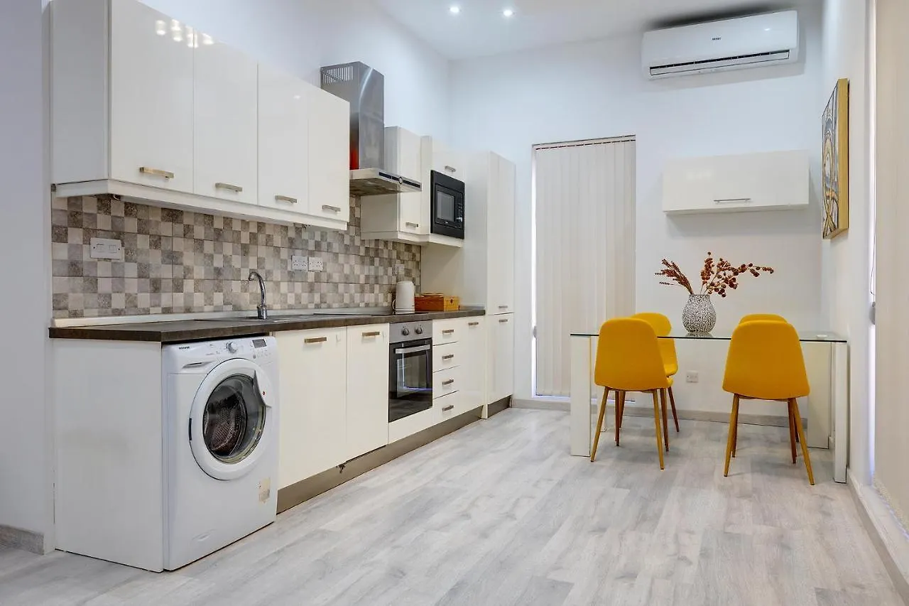 Picturesque Sliema Pad Steps From The Seafront Apartment Malta