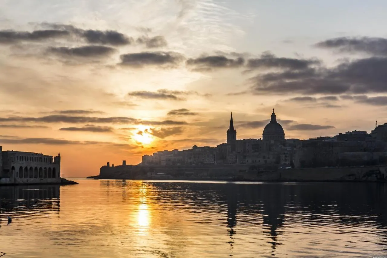 Picturesque Sliema Pad Steps From The Seafront Apartment