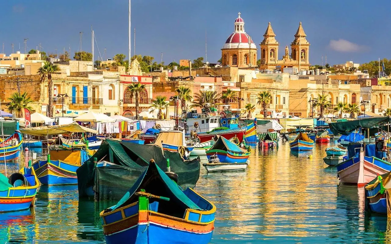 Picturesque Sliema Pad Steps From The Seafront Apartment